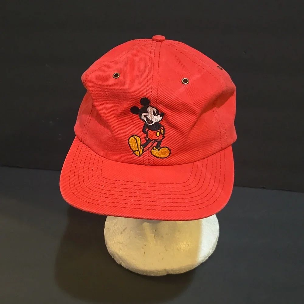 1990s NEW MICKEY MOUSE DISNEY GOOFY HAT COMPANY RED LEATHER STRAP HAT USA